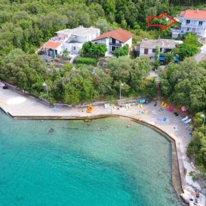 an aerial view of a beach with chairs and umbrellas at Apartments Vesela in Janjina