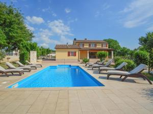 Bazén v ubytování Villa Kate by Interhome nebo v jeho okolí