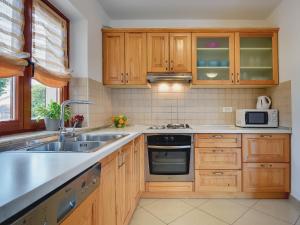 Kuchyň nebo kuchyňský kout v ubytování Villa Kate by Interhome + 27 fotografií