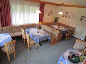 Ein Restaurant oder anderes Speiselokal in der Unterkunft Apart-Pension Seiwald 