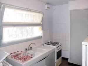 Apartment Chenou - LIS250 by Interhomeにあるキッチンまたは簡易キッチン
