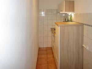 uma pequena cozinha com um lavatório e um balcão em Apartment Gottwald - SRD305 by Interhome em Starigrad-Paklenica