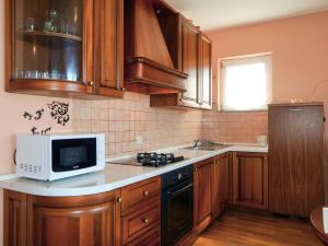 Kuchyň nebo kuchyňský kout v ubytování Apartment Hoba by Interhome + 18 fotografií