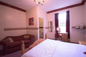 Postel nebo postele na pokoji v ubytování Pinegrove Hotel