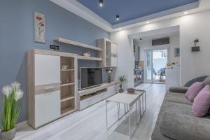 Kuchyň nebo kuchyňský kout v ubytování Arena Blue Dream - modern apartment with terrace