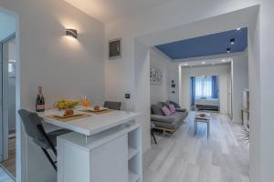 Posezení v ubytování Arena Blue Dream - modern apartment with terrace