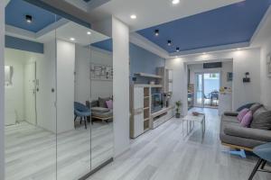 Posezení v ubytování Arena Blue Dream - modern apartment with terrace