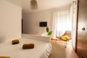 Ericeira Paradise House&Suites tesisinde bir odada yatak veya yataklar