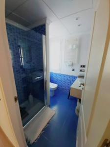 Łazienka w obiekcie Apartamento de lujo en La Isla del Fraile