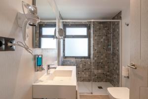 Koupelna v ubytování Hotel Zeus