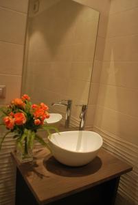 Ένα μπάνιο στο MARTIHOUSE 3