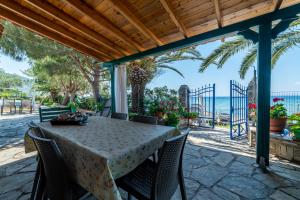 Gallery image of Front Beach House in Skala Kallirachis