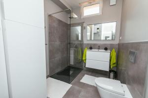 Kúpeľňa v ubytovaní Dalomar Apartment + 32 fotografií
