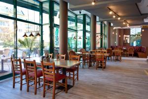 Un restaurante o sitio para comer en Pollo Resort