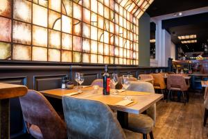 Um restaurante ou outro lugar para comer em Hotel Central