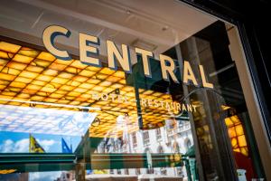 Um certificado, prémio, placa ou documento mostrado em Hotel Central