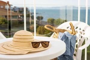 a straw hat and sunglasses sitting on a table at RVHotels Nieves Mar in L'Escala