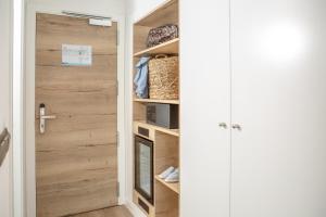 a room with a closet with a wooden door at RVHotels Nieves Mar in L'Escala