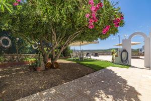 A garden outside Villa Es Mirador de ses Altines
