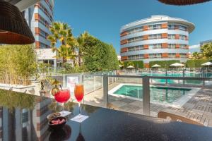 Bazén v ubytovaní Hotel Abades Nevada Palace alebo v jeho blízkosti