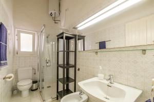A bathroom at Villa Es Mirador de ses Altines