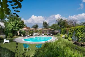 Bazén v ubytování Maison Di Fiore B&B nebo v jeho okolí