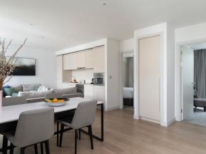 CitySuites Aparthotel的厨房或小厨房