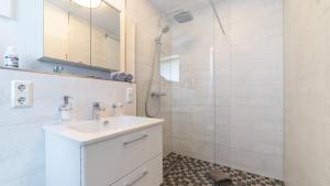 Ένα μπάνιο στο Ferienhaus Deichstraße 8 +17 φωτογραφίες