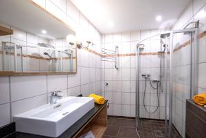 A bathroom at Alpenstyle Apartment Nina