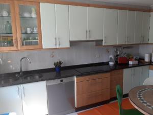 Una cocina o cocineta en Piso Corunna Easy Parking wifi