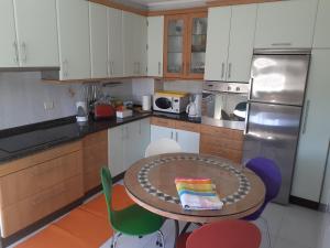 Una cocina o cocineta en Piso Corunna Easy Parking wifi