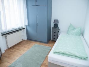 Postel nebo postele na pokoji v ubytování Ferienwohnungen Hirschen Lottstetten