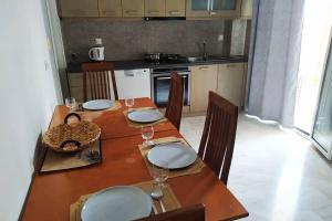Kuchyň nebo kuchyňský kout v ubytování SUNRISE MIDTOWN LEFKADA