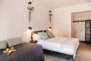 Postel nebo postele na pokoji v ubytování ASTUTO Boutique Jerez - Adults Only