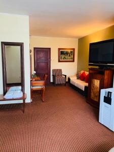Televisyen dan/atau pusat hiburan di Hotel Continental Lima