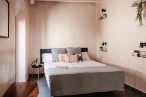 Postel nebo postele na pokoji v ubytování ASTUTO Boutique Jerez - Adults Only