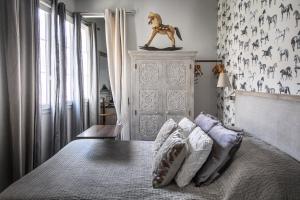 Postel nebo postele na pokoji v ubytování LA BELLÊME BLEUE