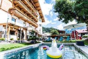 Piscina di ALPENHOTEL TYROL - B&B - Hundefreundliches Konzepthotel - adults only o nelle vicinanze