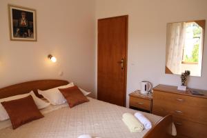 Coosy rooms KATARINA客房内的一张或多张床位