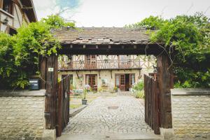 Fotografie z fotogalerie ubytování Maison Desfougères & Gîte dortoir 6 chambres du Moulin v destinaci Fourges + 15 fotografií