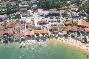 - une vue aérienne sur une plage dans l'établissement Villa Aitama, à Cap-Ferret