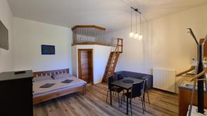 Postel nebo postele na pokoji v ubytování Apartmány Turold Mikulov