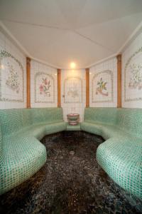 A seating area at Seiryu-so