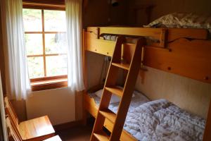Двухъярусная кровать или двухъярусные кровати в номере Fjällriket Baggården