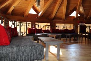 Khu vực ghế ngồi tại Natyral Razma Resort