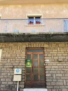 a balcony on top of a brick building with a door at Jaures Home in Carmaux