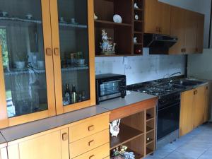Una cocina o cocineta en AL CIOS lago Maggiore 24 fotos más