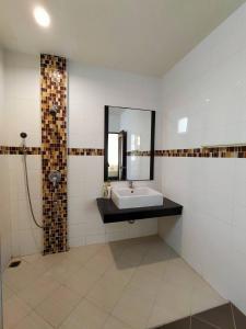 a bathroom with a sink and a mirror at K.M. House in Krabi town