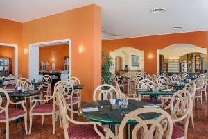 Reštaurácia alebo iné gastronomické zariadenie v ubytovaní NH Ancona