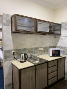 Кухня или мини-кухня в هبي نيس للوحدات السكنية
